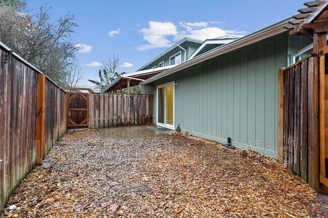 Building Photo - 17354 SW Merlo Rd