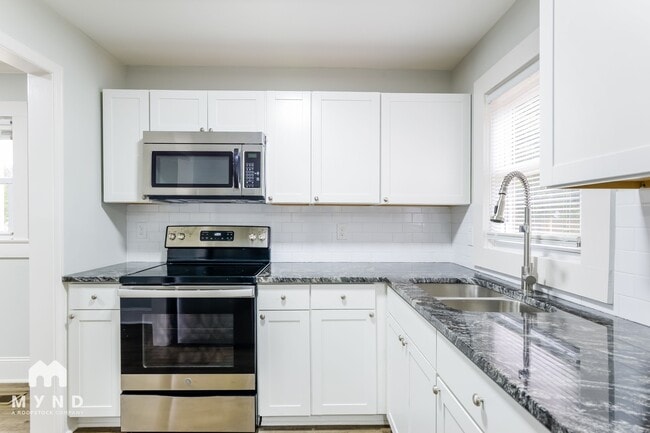 Building Photo - 400 Cherry St