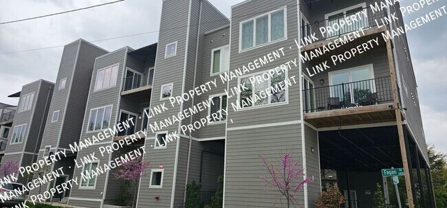 Building Photo - 1445 Fagan St