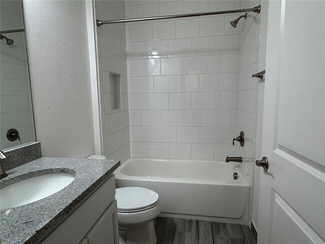 Building Photo - 31045 Lindentree Dr