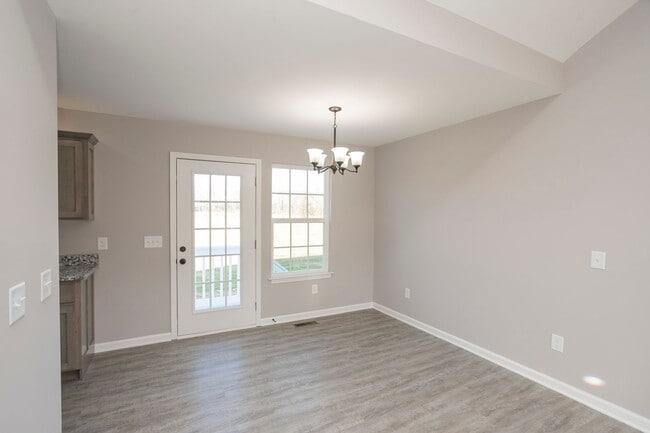 Building Photo - 123 Vanatta Rd