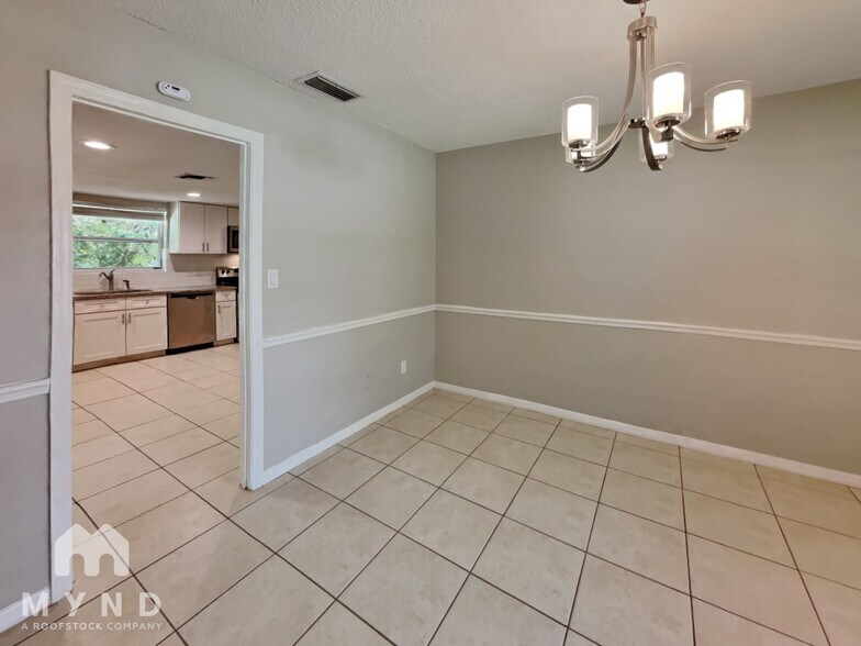 Building Photo - 1519 Stormway Ct