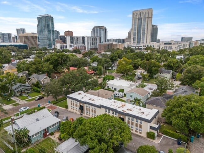 Building Photo - Orlando - 2 Bedroom, 1 Bathroom - $1995.00