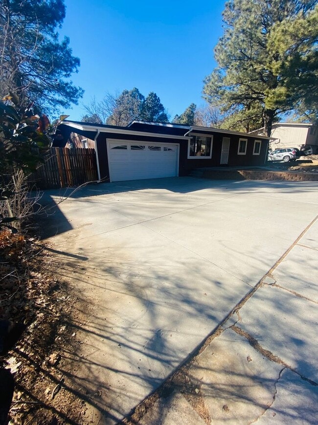 Building Photo - 4-Bedroom Home in Swiss Manor | Mountain Views + Huge Deck