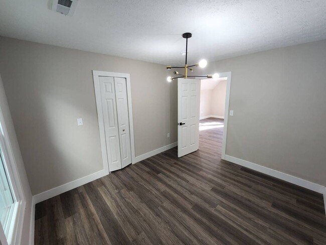 Building Photo - 1565 Hopkins Ave