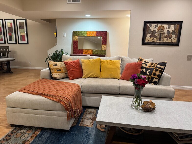 Building Photo - 848 Lincoln Blvd