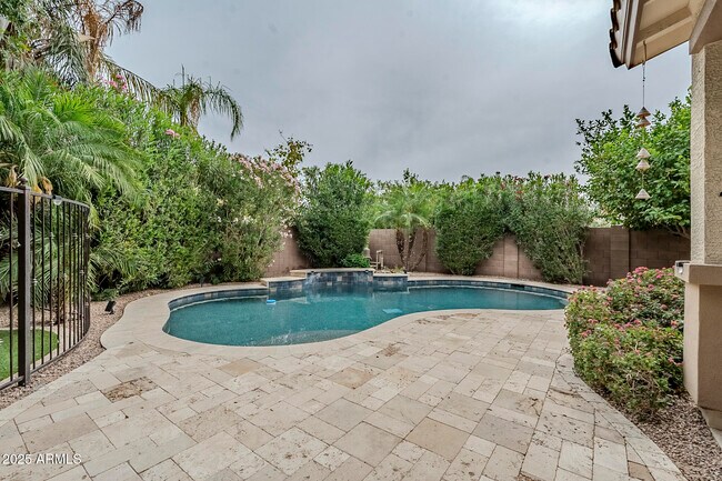 Building Photo - 2744 E Donato Dr