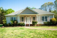 Building Photo - $1,800 – 3-bedroom, 2-bathroom house in Ro...