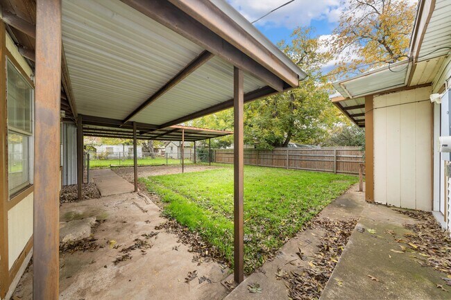 Building Photo - 513 N 34th St