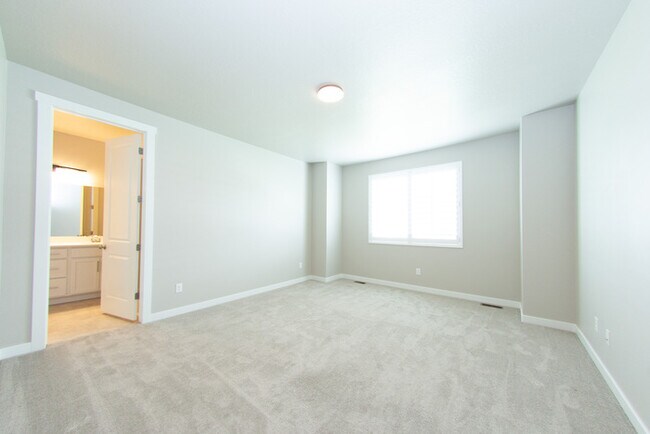 Building Photo - Modern Farmhouse Rambler – 7 Bed, 4 Bath –...
