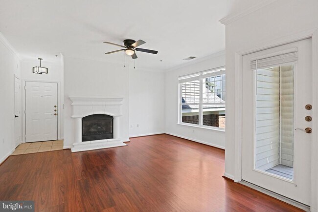 Building Photo - 12921 Centre Park Cir
