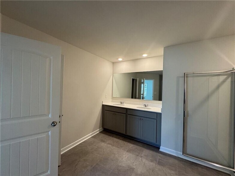 Building Photo - 2457 Bayberry St