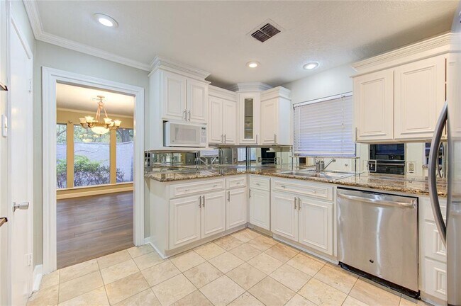 Building Photo - 11024 Riverview Dr