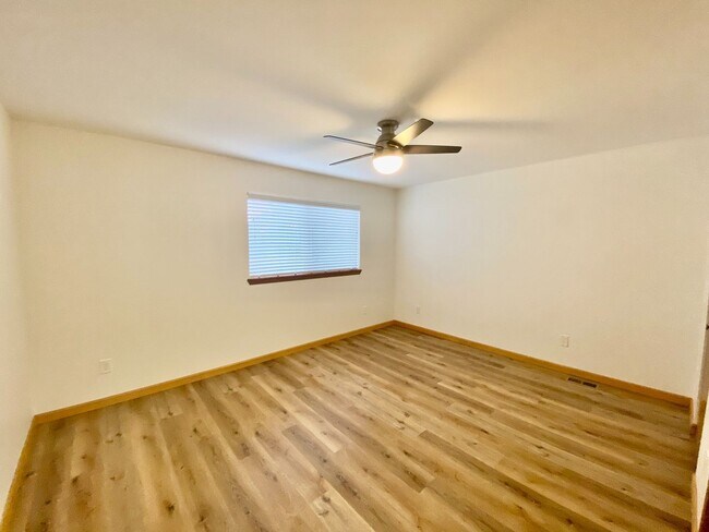 Building Photo - 8th Pl W (21503)