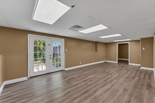 Building Photo - Italian Estates Property Management