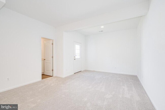 Building Photo - 301 Hillsdale Pl