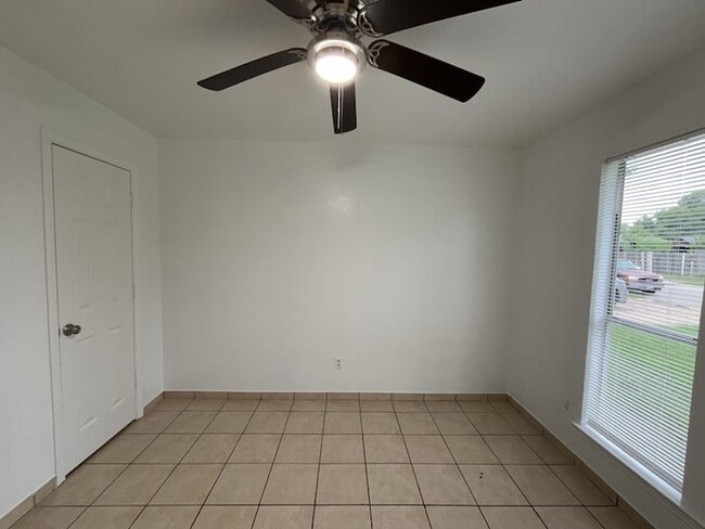 Building Photo - 112 Mesa Dr