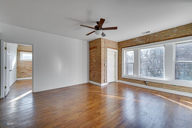 Building Photo - Amazing Woodlawn 3 Bedroom Apartment With ...