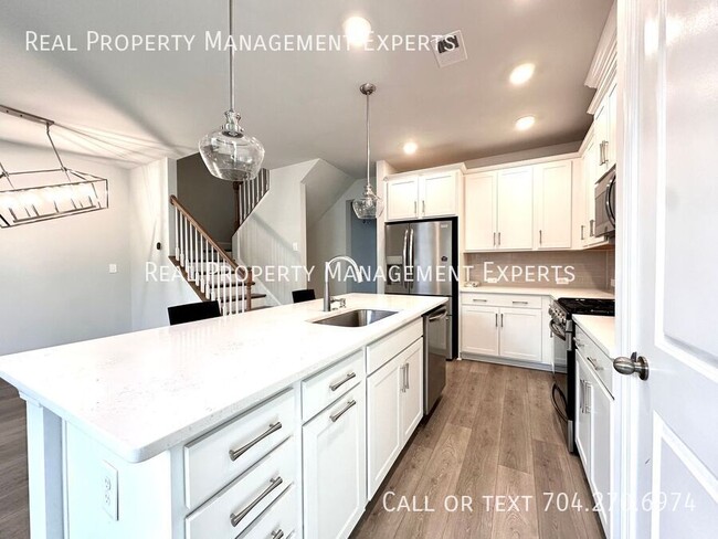 Building Photo - 2113 Statesville Ave