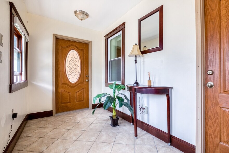 fromt porch - 336 Riverside Ave