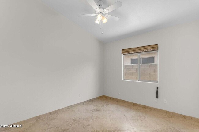 Building Photo - 2028 W Alice Ave