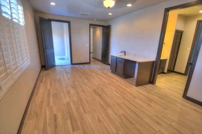 Building Photo - Meriposa Masterpiece