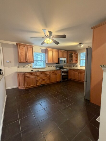 Building Photo - 4706 McIlroy Dr