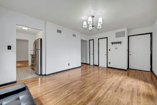 Building Photo - 417 City Island Ave