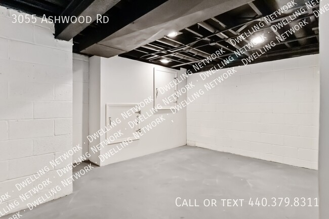 Building Photo - 3055 Ashwood Rd