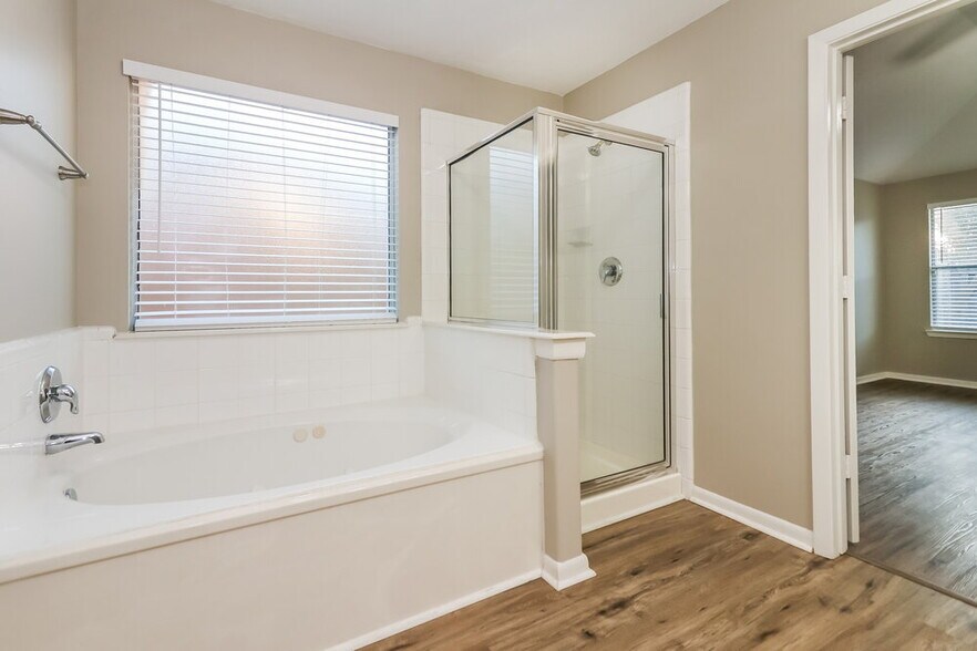 Building Photo - 5911 Shining Leaf Ct