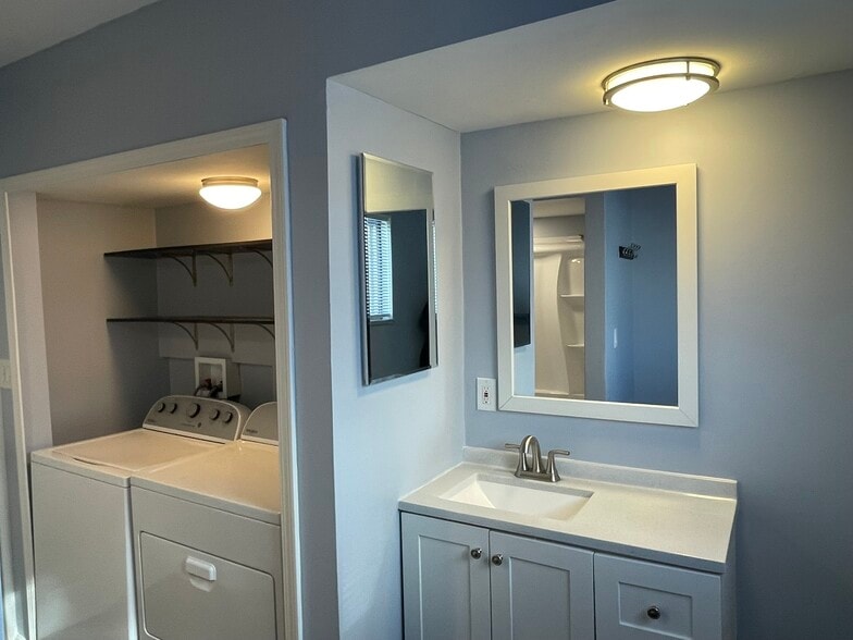 Building Photo - 2450 Gerald Ave