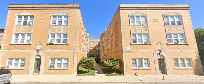 Building Photo - 5931 N Northwest Hwy