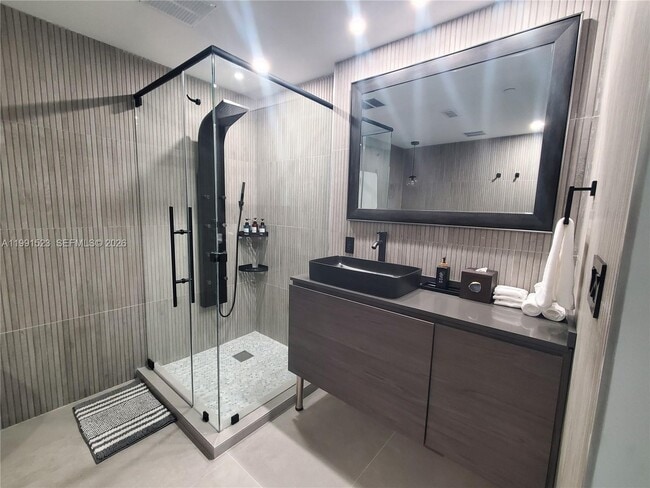 Building Photo - 1055 99th St