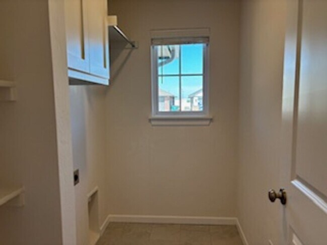 Building Photo - Newly Built!