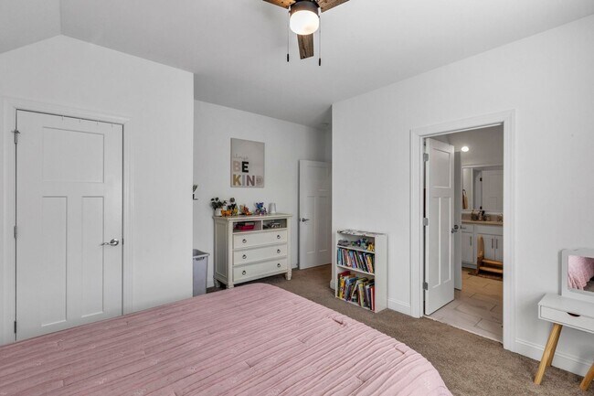 Building Photo - Move in Special!!! $500 off first months r...