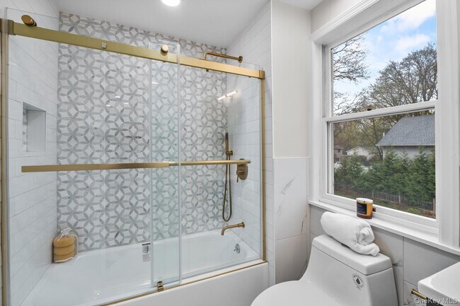 Building Photo - 78 E Maltbie Ave