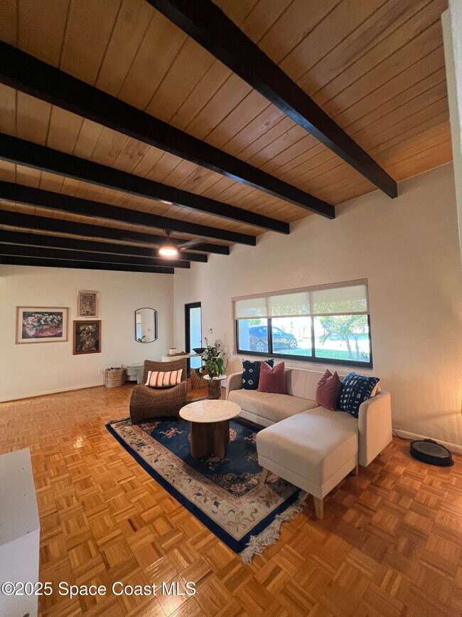 Building Photo - 2245 Sunset Ave