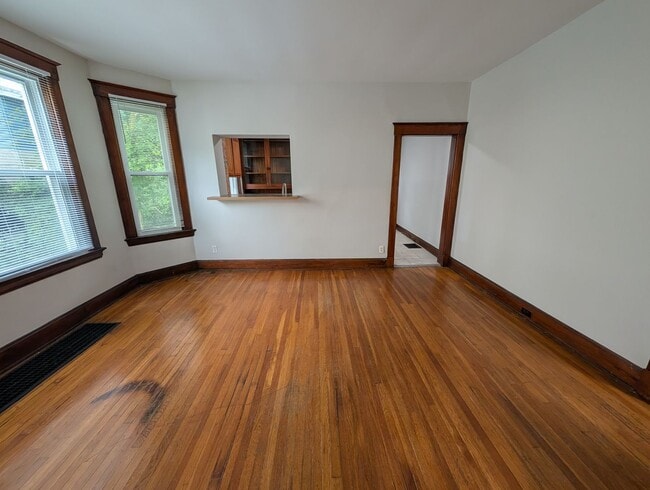Building Photo - 3111 Linwood Ave