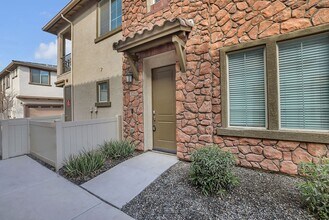 Building Photo - Perfect Chandler rental!