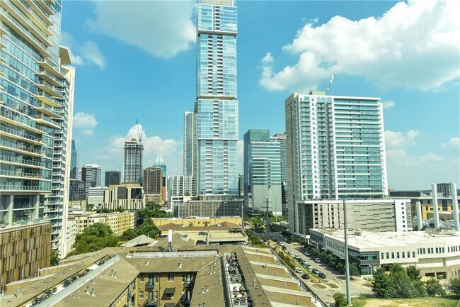 Building Photo - 300 Bowie St