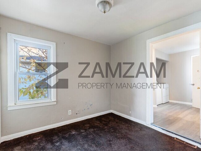 Building Photo - 7583 Hudson Ave