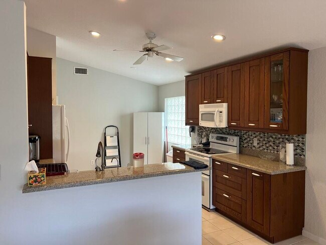 Building Photo - 10596 Sunset Isles Ct