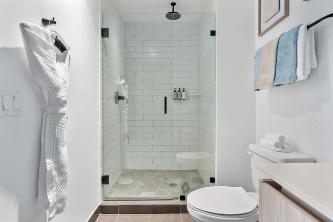 Building Photo - 398 NE 5th St