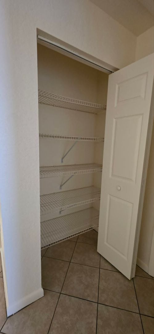 Building Photo - Spacious 2-bedroom, 1-bath apartment available now!