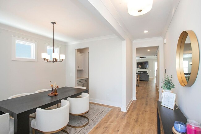 Building Photo - 170 Portico Pl