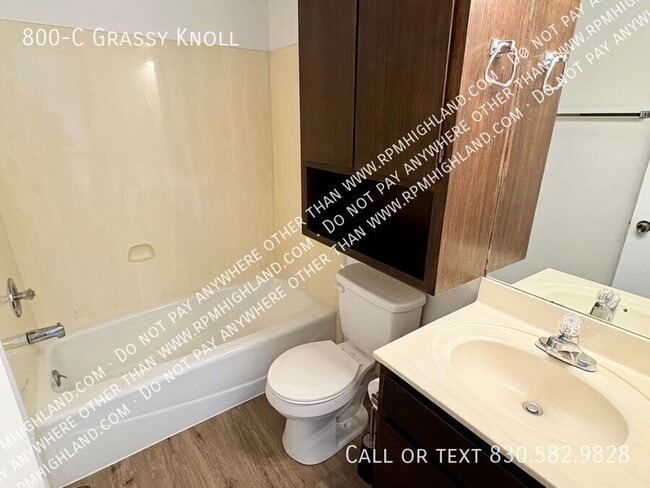 Building Photo - 800 Grassy Knoll