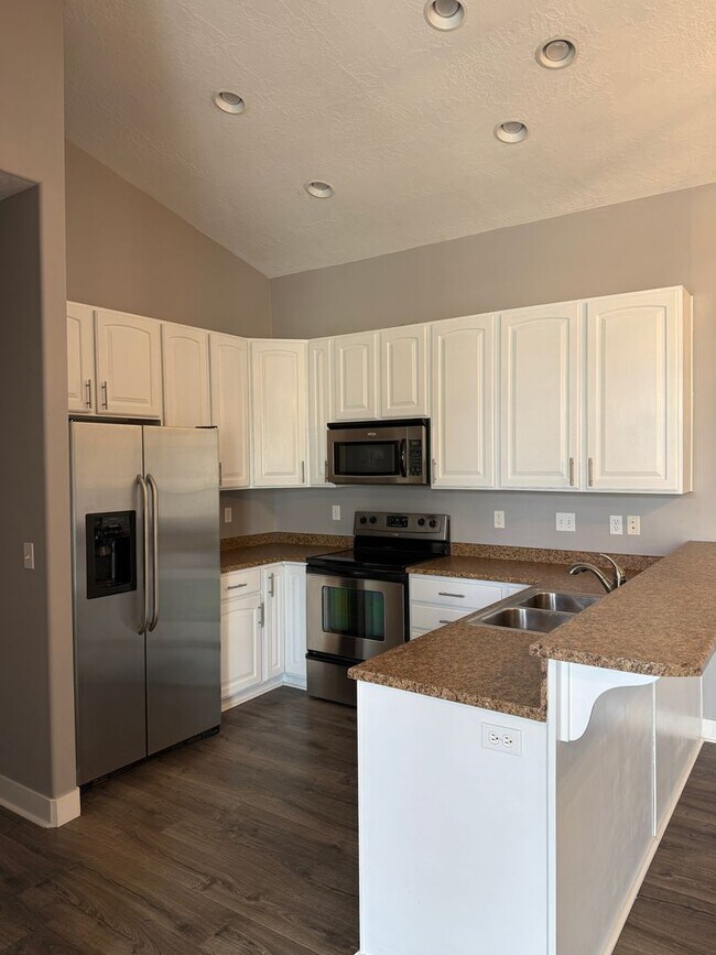 Building Photo - Beautifully Updated Foxboro Townhome – Steps from Nature Trails