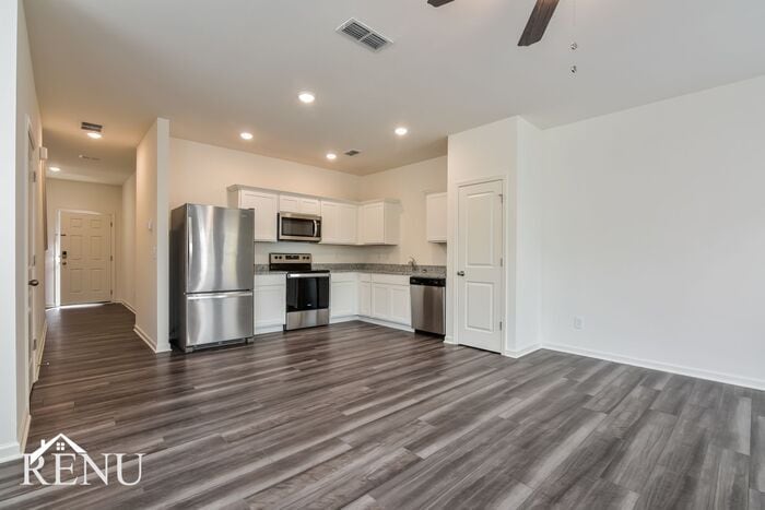 Building Photo - 1473 Hyatt Cir