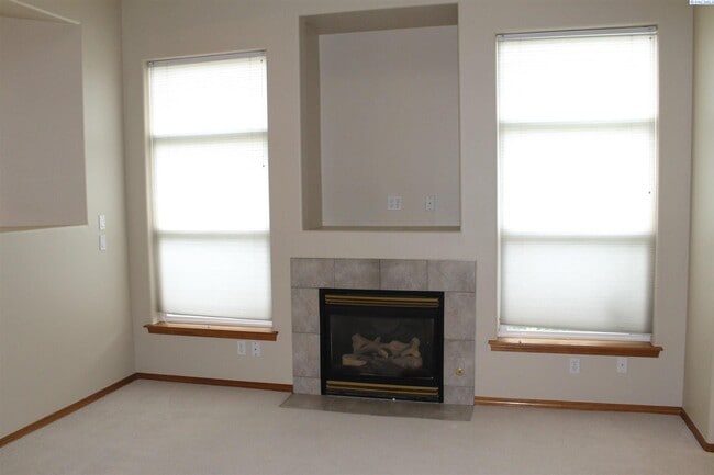 Building Photo - 431 Columbia Point Dr