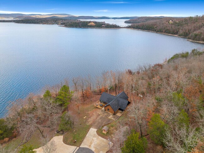 Building Photo - 19412 Pinecrest Ln